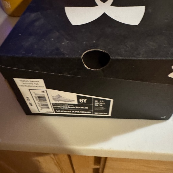 Under Armour boys football cleats - Picture 4 of 4